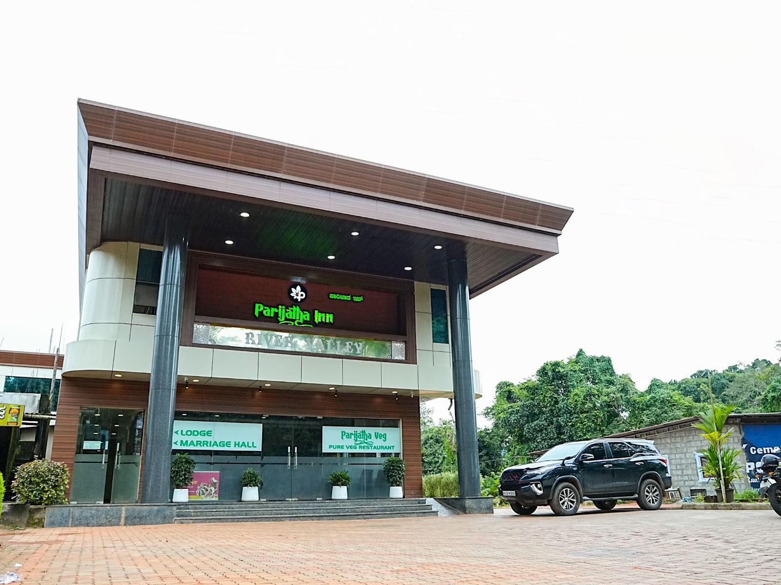 Hotel Parijatha Inn rooms near Dharmasthala Temple